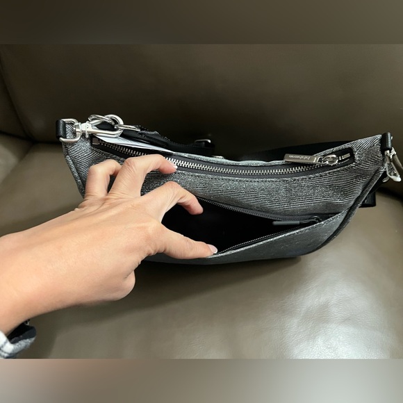 LULULEMON *LIMITED EDITION* City Essentials Small Shoulder Bag 3L
Glitter🩶✨ - Picture 17 of 17